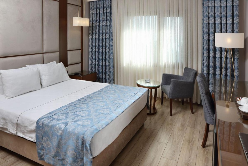 Golden Lake Hotel Image 24