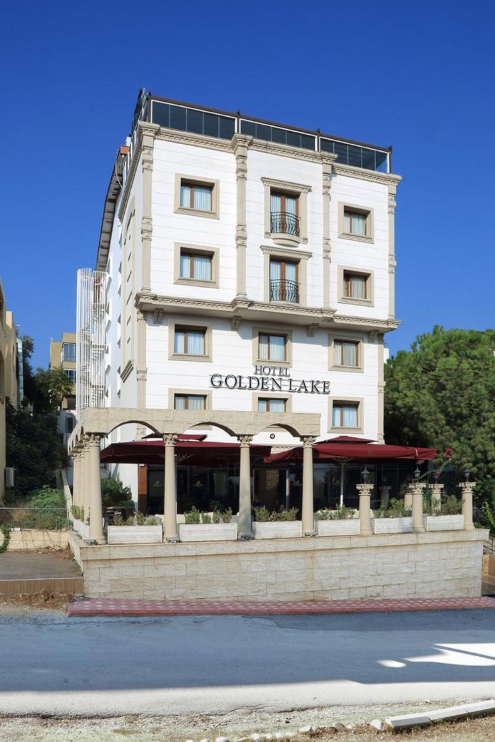 Golden Lake Hotel Image 43